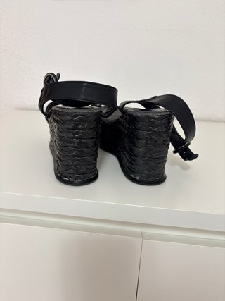 Sandalias cuña Camila's negras