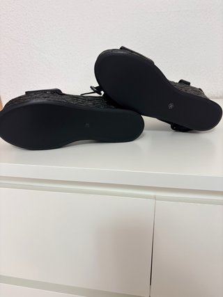 Sandalias cuña Camila's negras