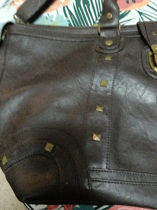 Bolso de piel marrón