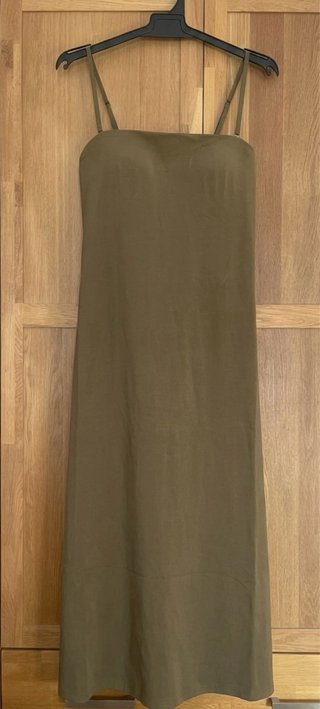 Vestido Uniqlo Airism L con sujetador integrado.