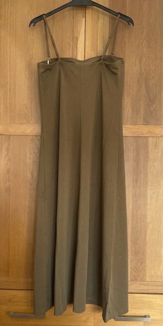 Vestido Uniqlo Airism L con sujetador integrado.