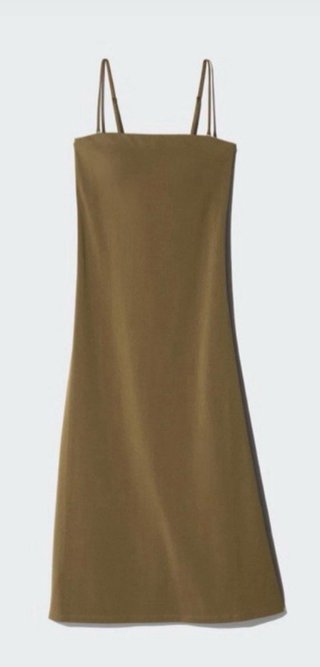 Vestido Uniqlo Airism L con sujetador integrado.