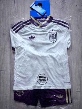 Segunda Equipación España Adidas. Talla 140 (8-10)