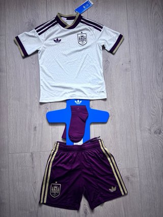 Segunda Equipación España Adidas. Talla 140 (8-10)