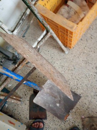 Legona de metal y madera