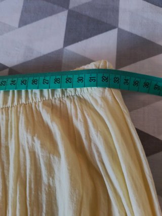 Lote falda amarilla y pantalón azul.