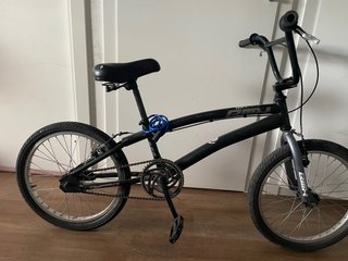 Bicicleta BMX Negra