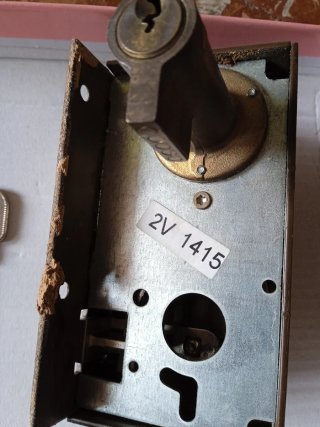 Cerradura Yale Marrón con Llave