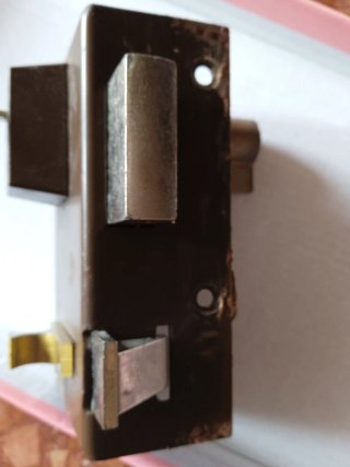 Cerradura Yale Marrón con Llave