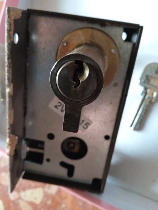 Cerradura Yale Marrón con Llave