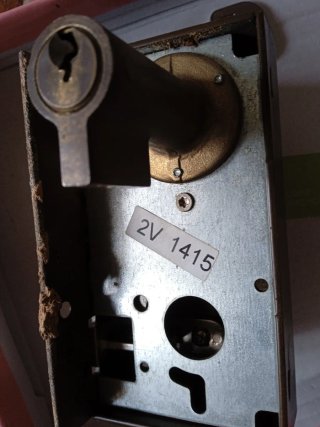 Cerradura Yale Marrón con Llave
