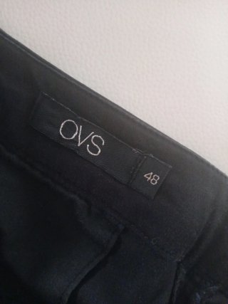 Pantaloni neri elasticizzati