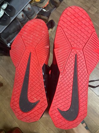 Zapatillas Nike Negras y Rojas