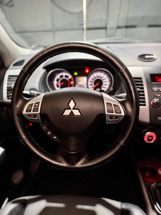MITSUBISHI Outlander 220 DID Motion 177Cv