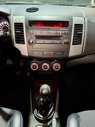 MITSUBISHI Outlander 220 DID Motion 177Cv