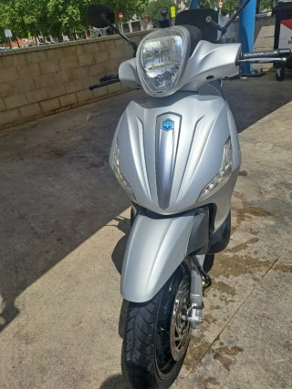 Piaggio Beverly 350 - Maxi Scooter