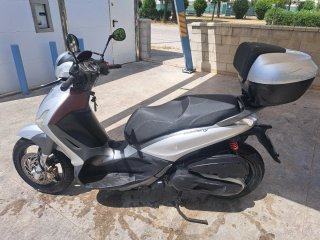 Piaggio Beverly 350 - Maxi Scooter