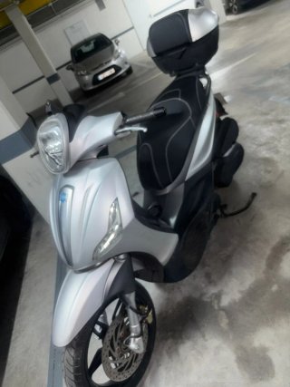 Piaggio Beverly 350 - Maxi Scooter