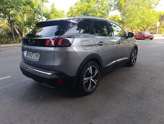 PEUGEOT 3008 Hybrid4 e-EAT8 GT