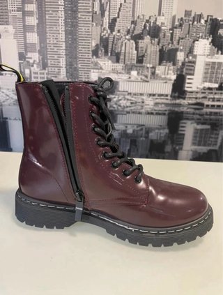 Botas estilo Dr. Martens burdeos