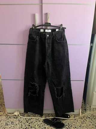 Vaqueros negros rotos