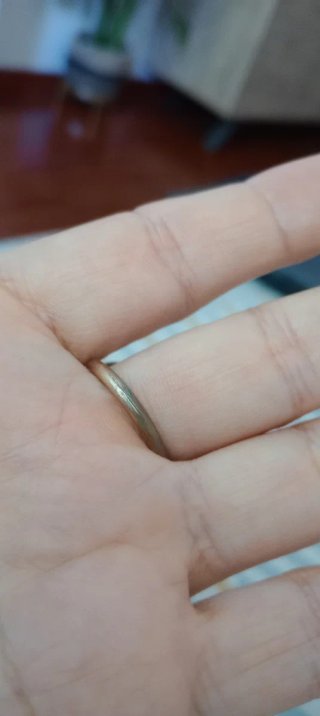 Anello in metallo intagliato di artigianato greco