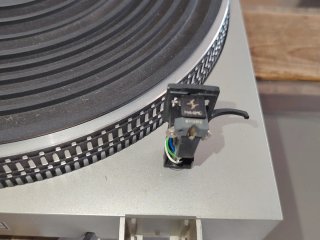 Tocadiscos Technics SL-D3 con 2 cápsulas