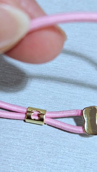 Pulsera Tous elástica.