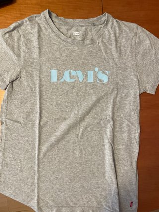 Camiseta Levi's mujer gris