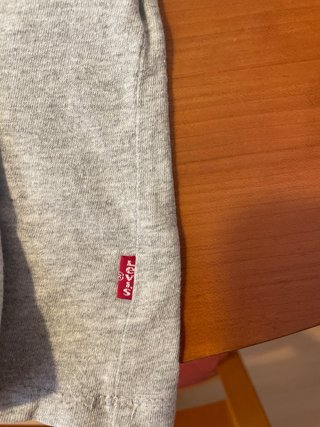 Camiseta Levi's mujer gris