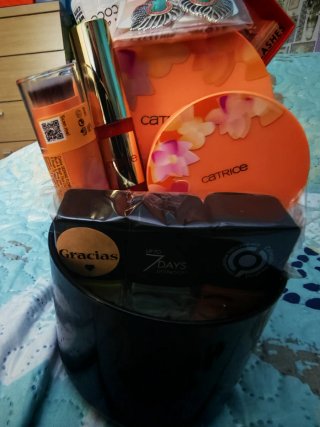 Lote Belleza Mujer:Perfume,Maquillaje nuevo tacon.