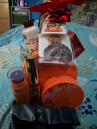 Lote Belleza Mujer:Perfume,Maquillaje nuevo tacon.