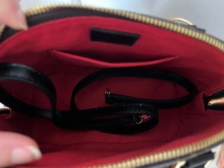 Bolso Negro y Rojo
