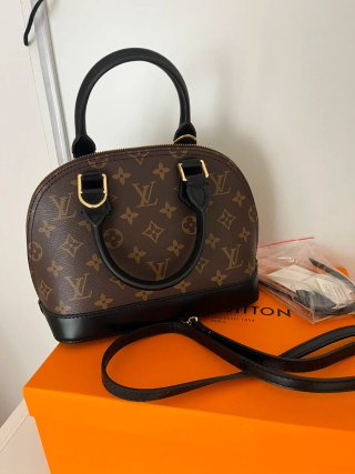 Bolso Negro y Rojo