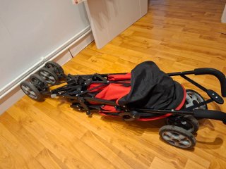 Carrito de bebé Trotine rojo y negro