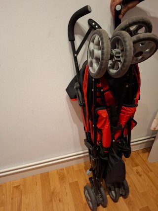 Carrito de bebé Trotine rojo y negro