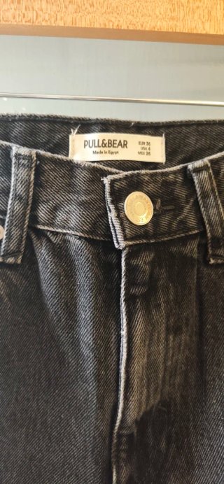 Vaqueros negros rotos