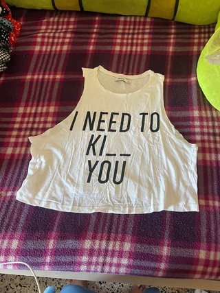 Camiseta Bershka I NEED TO KI YOU