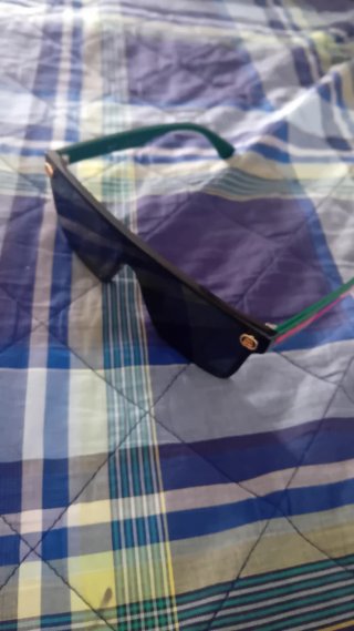 Occhiali da sole Gucci neri e verdi
