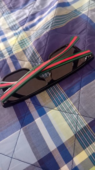 Occhiali da sole Gucci neri e verdi