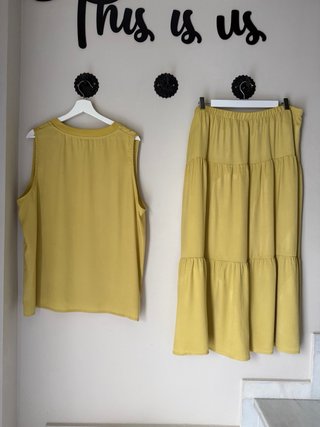 Conjunto Blusa y Falda Amarillo Talla XXL