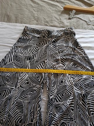 Pantalón capri estampado talla M