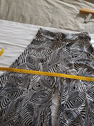 Pantalón capri estampado talla M