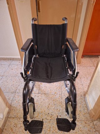 Vendo silla de ruedas con cojin antiescaras