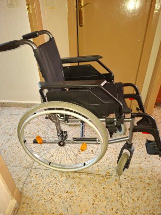 Vendo silla de ruedas con cojin antiescaras