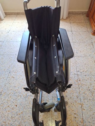 Vendo silla de ruedas con cojin antiescaras