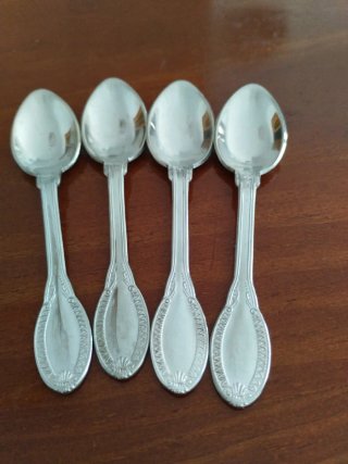 Juego de 4 cucharillas de metal plateado