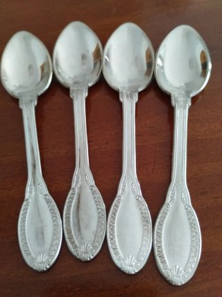 Juego de 4 cucharillas de metal plateado