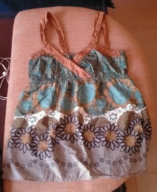 Camiseta tirantes floral verde y marrón