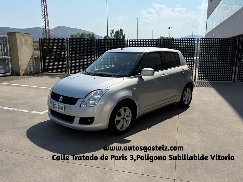 Suzuki Swift 2010 - foto 1